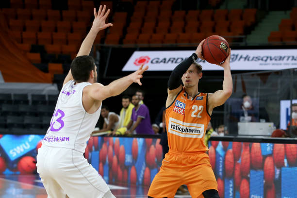 亚历山大 亚历山大